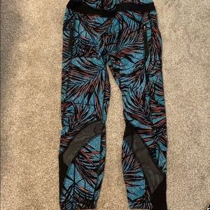 Lululemon Speed Tight in Tropical Neons Sz. 8 EUC